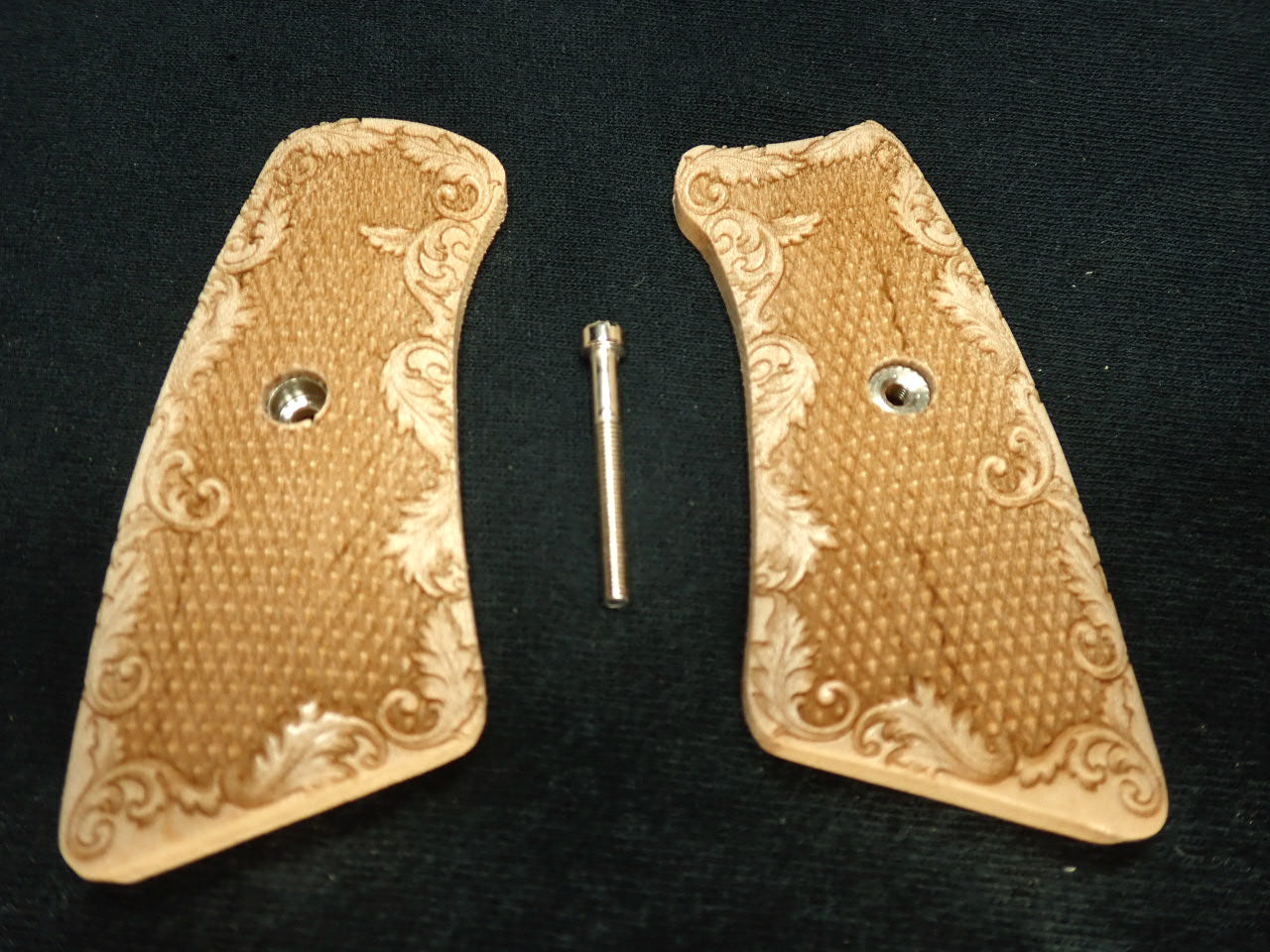 Maple Checkered Floral Ruger Gp100 Grip Inserts Ls Grips 3748