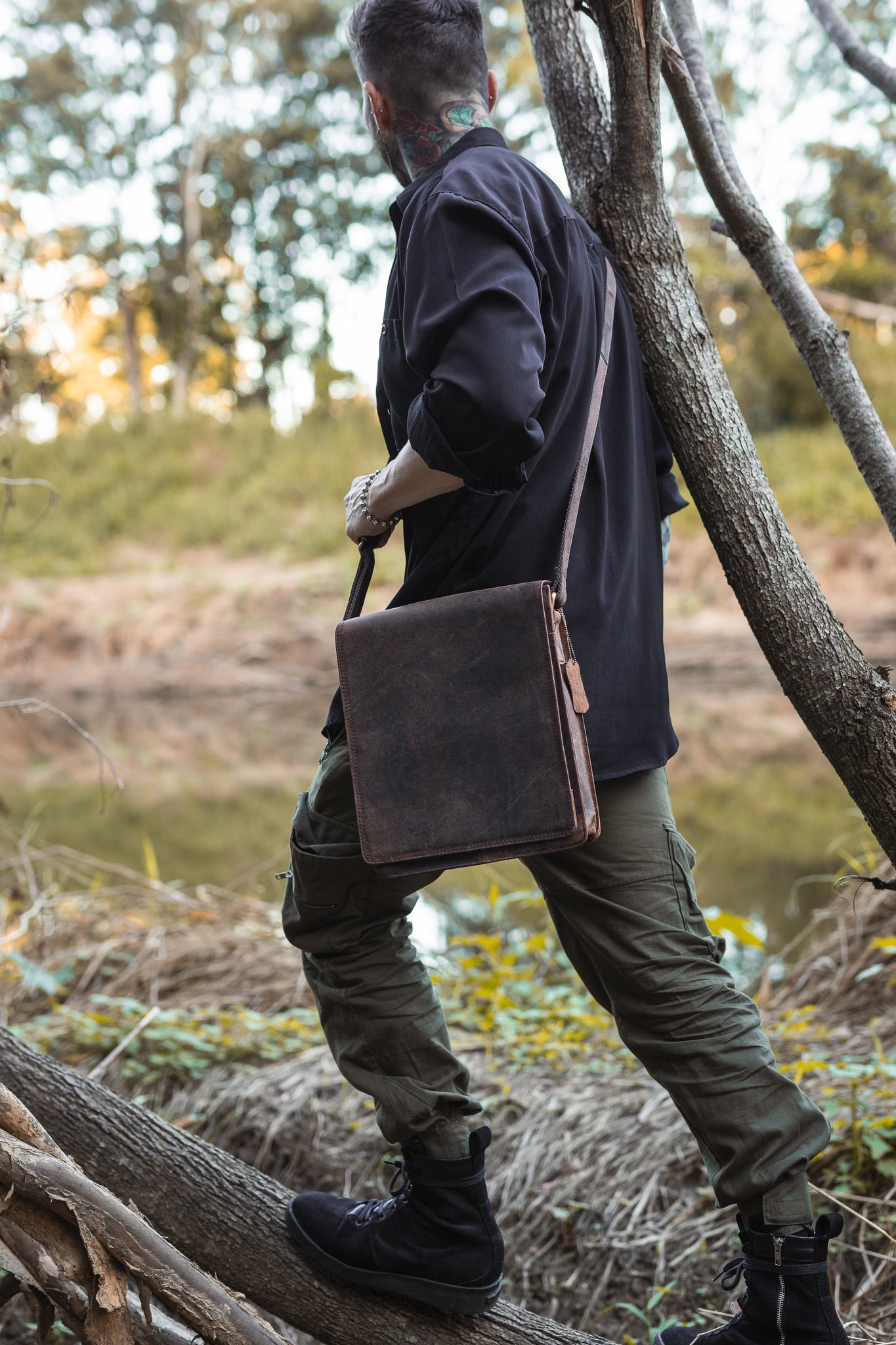 Shop our range of satchels, satchel bags and shoulder bags For men and Women!