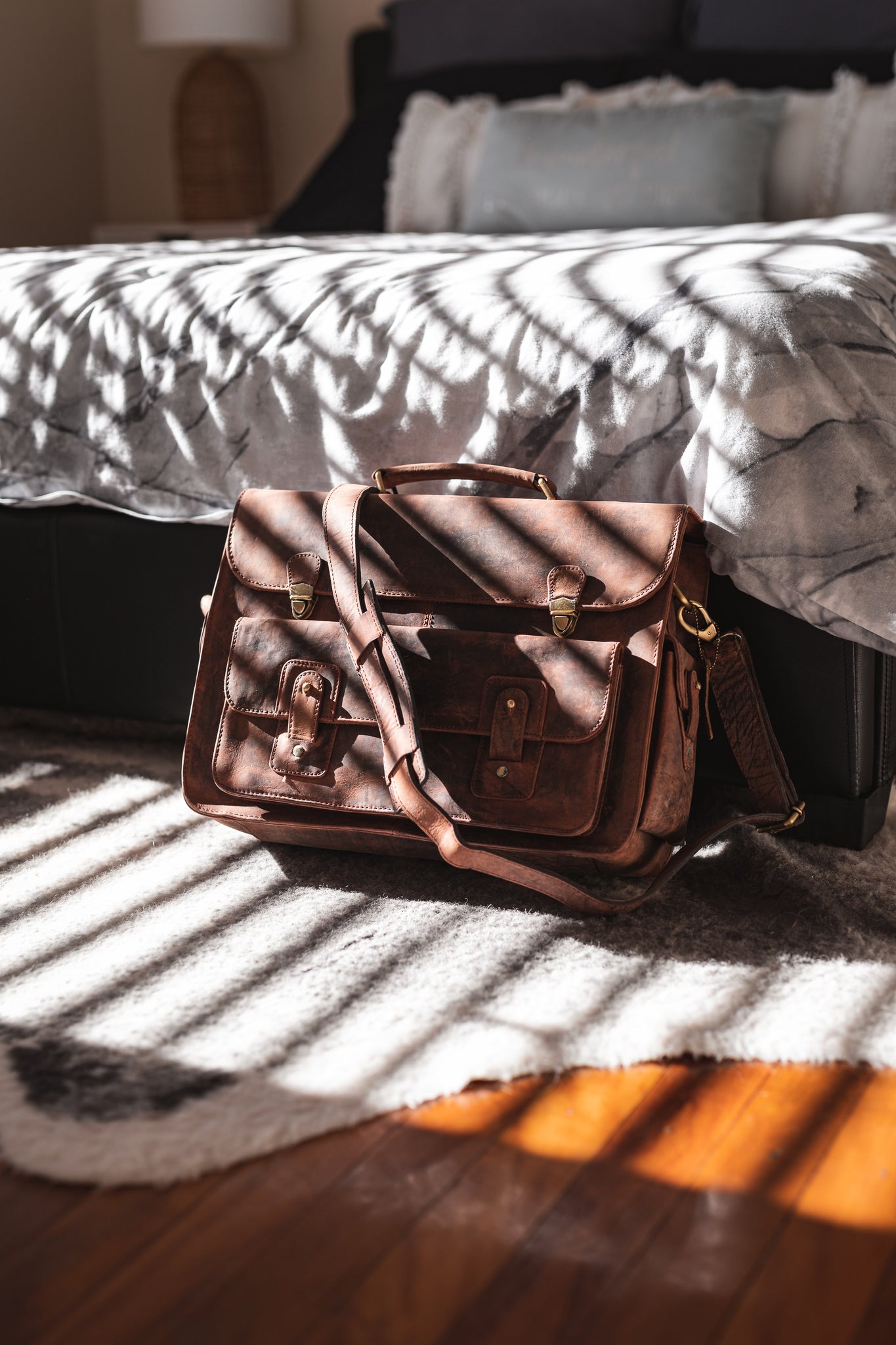 What to Look For When Shopping for a Leather Laptop Bag for Men
