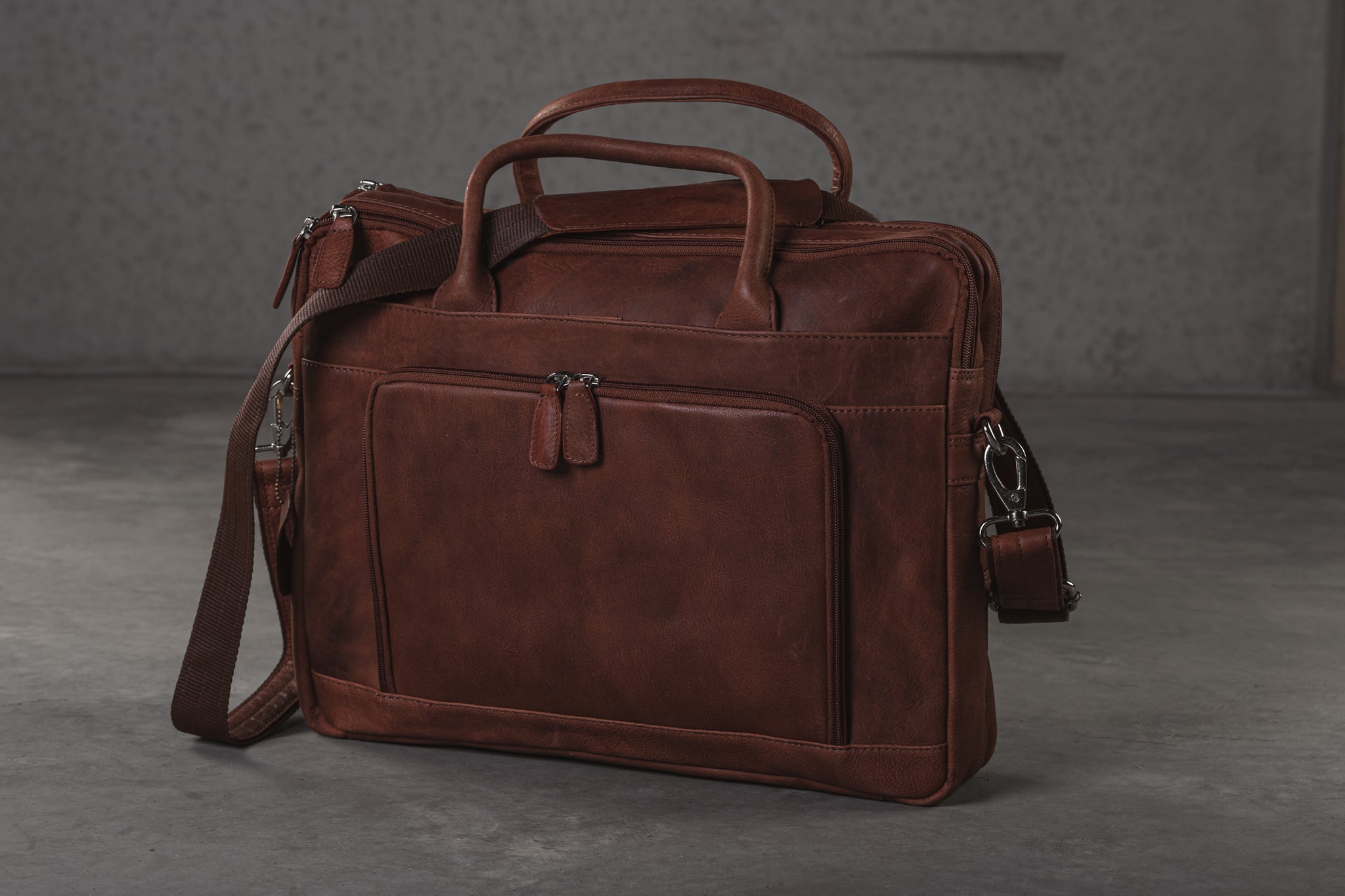 Our Guide on Shopping for the Best Large Laptop Bag In 2023