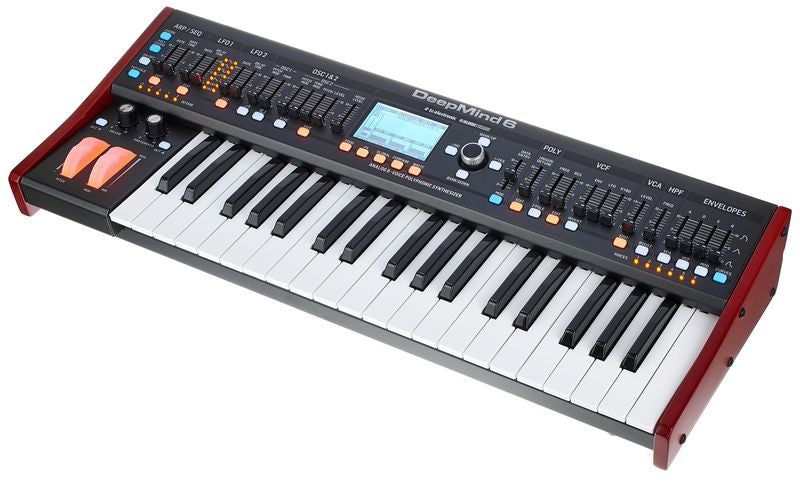 Behringer deepmind 12 vs 6