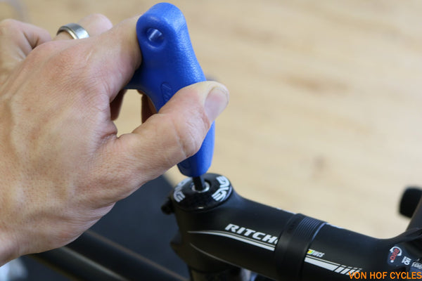 tightening stem on bike