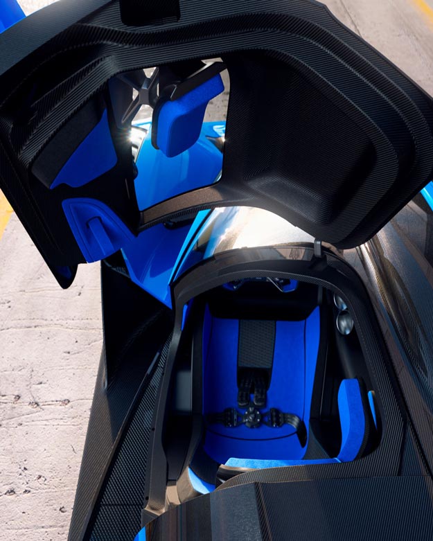 bugatti_Bolide_EXTERIOR_Open_Door-Dihedral-Doors-for-Quick-Escape