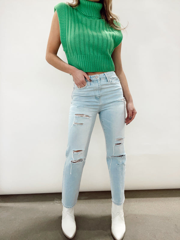 https://cdn.shopify.com/s/files/1/1310/4295/products/vt1090-super-high-rise-distressed-crop-straight-35833964036262_600x.jpg?v=1673966983