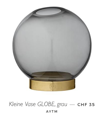 Kleine, mini Vase AYTM Globe grau Glas mit Messingring 