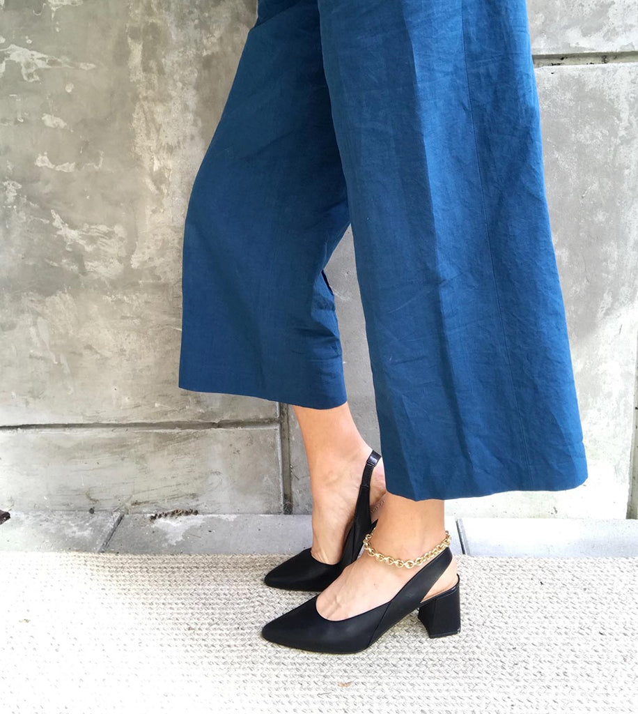 The Statement Slingback in Black