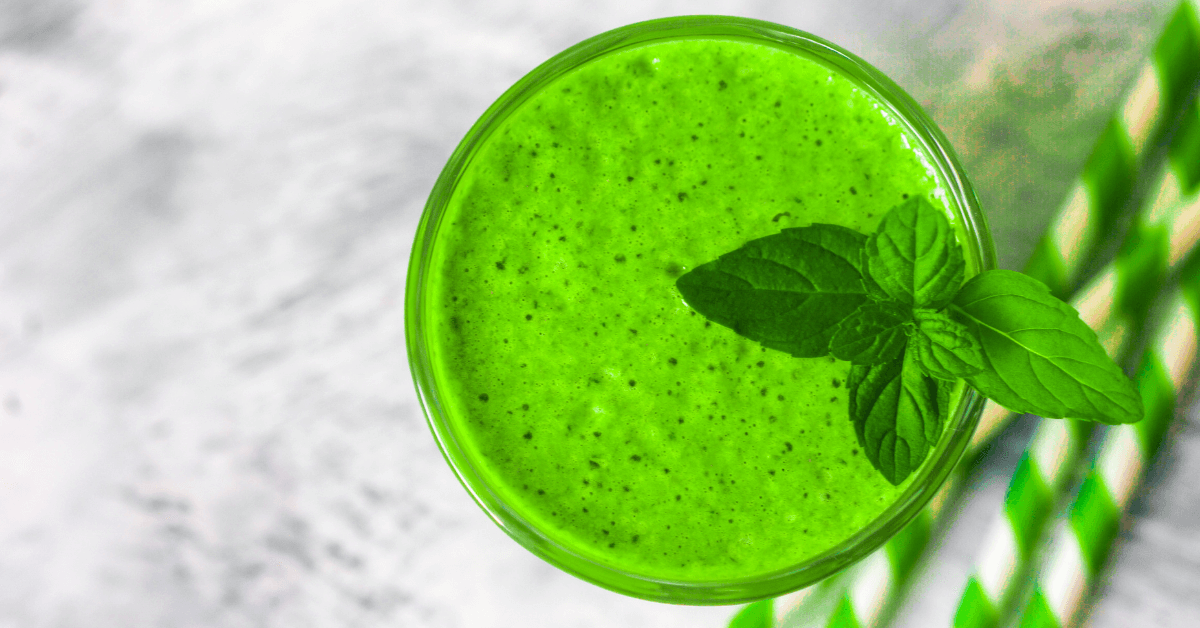 Green smoothie in glass, super green smoothie, quick easy blender recipes