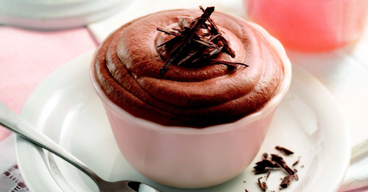 Chocolate mousse in bowl with chocolate shavings, chocolate mousse blender recipe, quick easy blender recipes