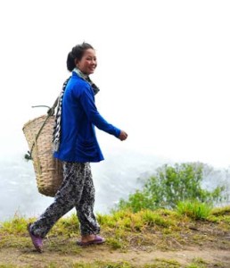 ProductPage_Garden_JunChiyabari_pluckingbasket and young lady