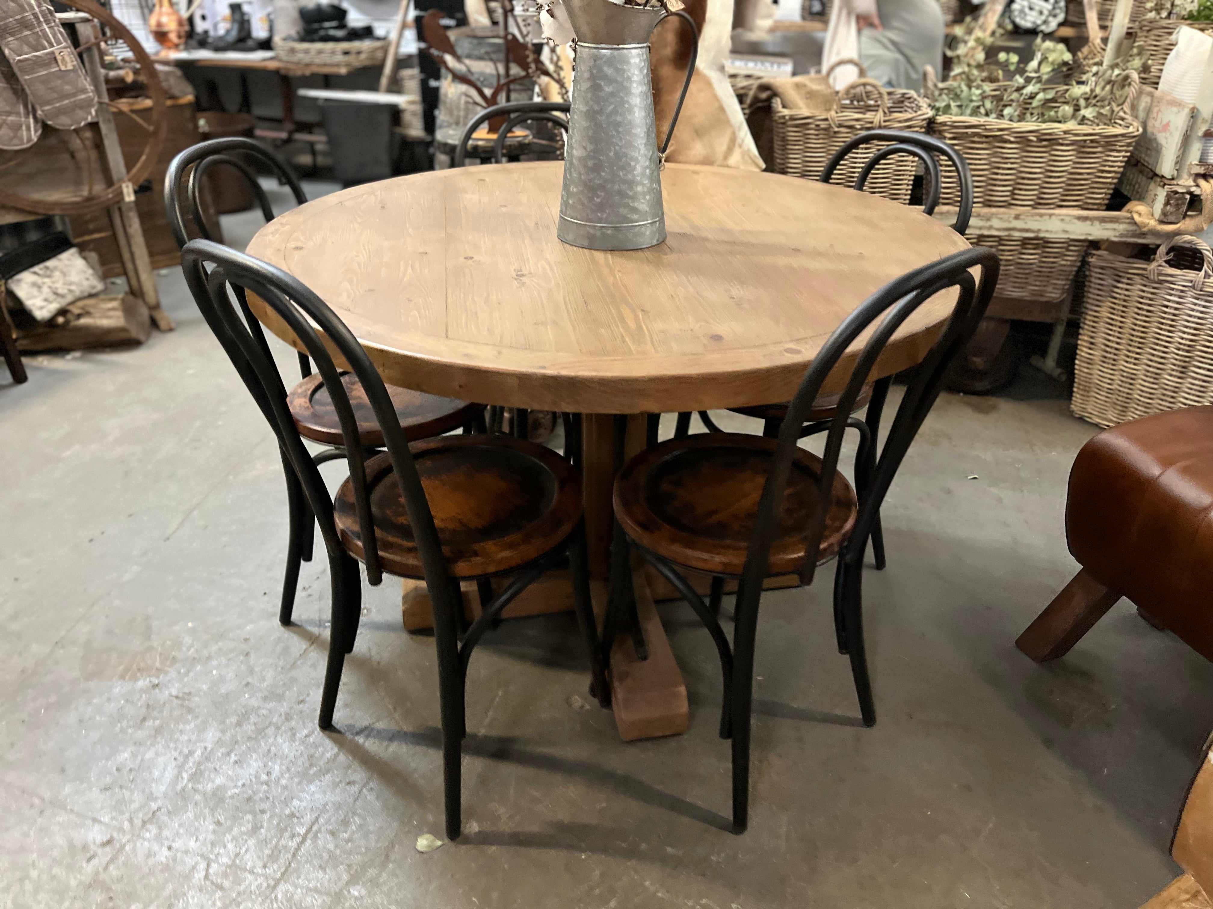 wrought iron round table and chairs