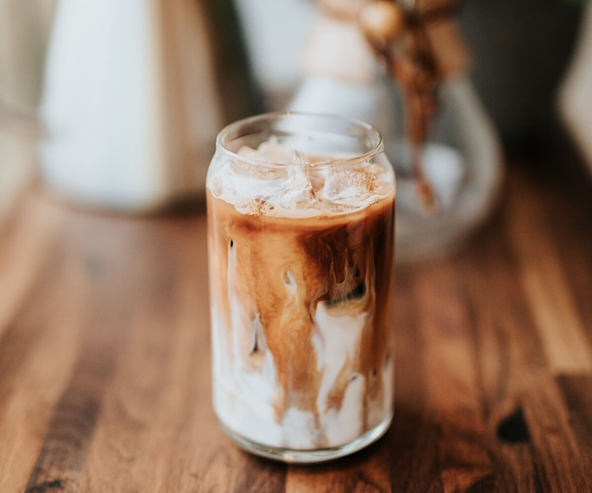 https://cdn.shopify.com/s/files/1/1313/8977/files/Coffeeshop-style_iced_coffee_made_with_our_iced_coffee_recipe.jpg?v=1597829081