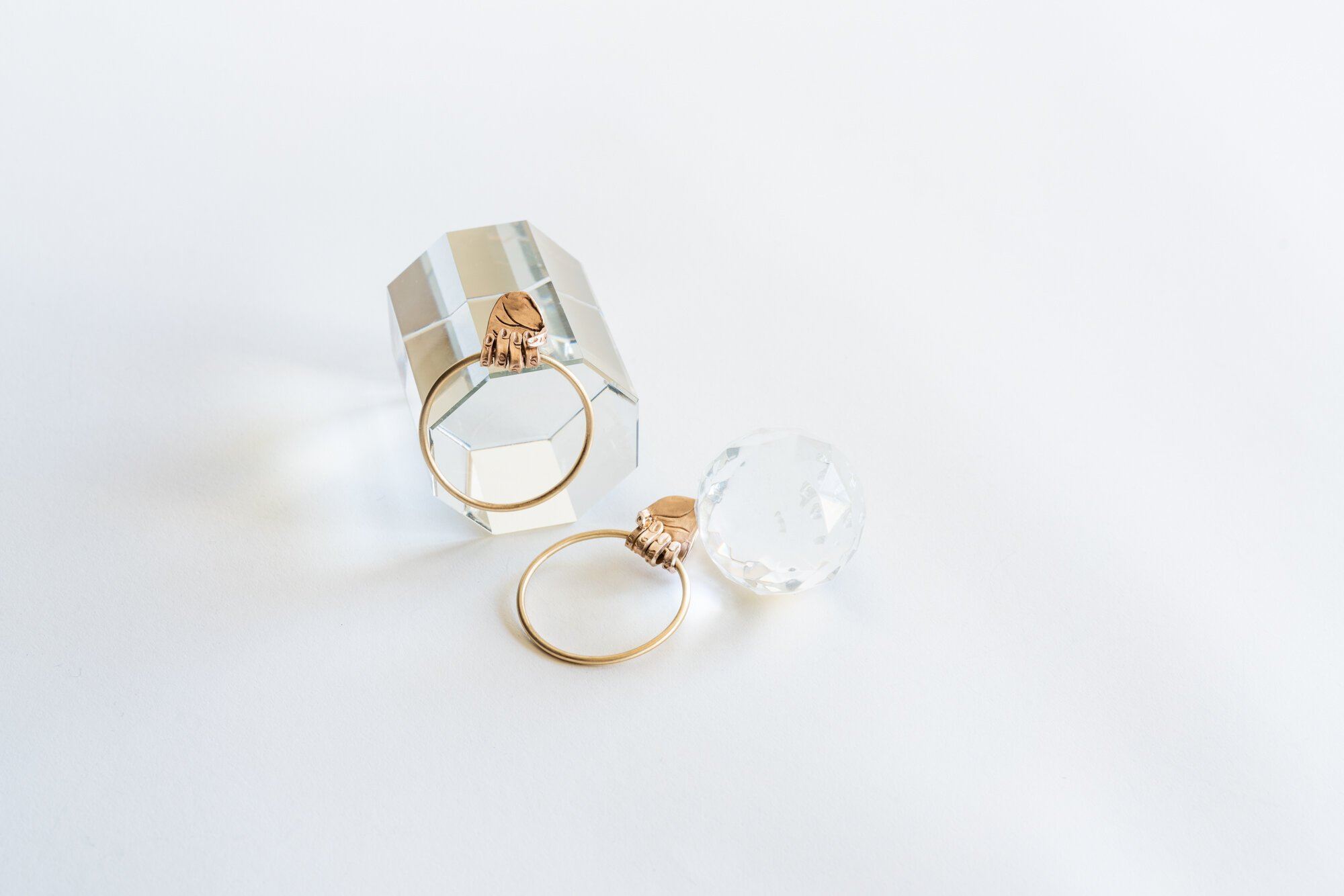 Clutched Hand Earrings / Yu Yu Shiratori