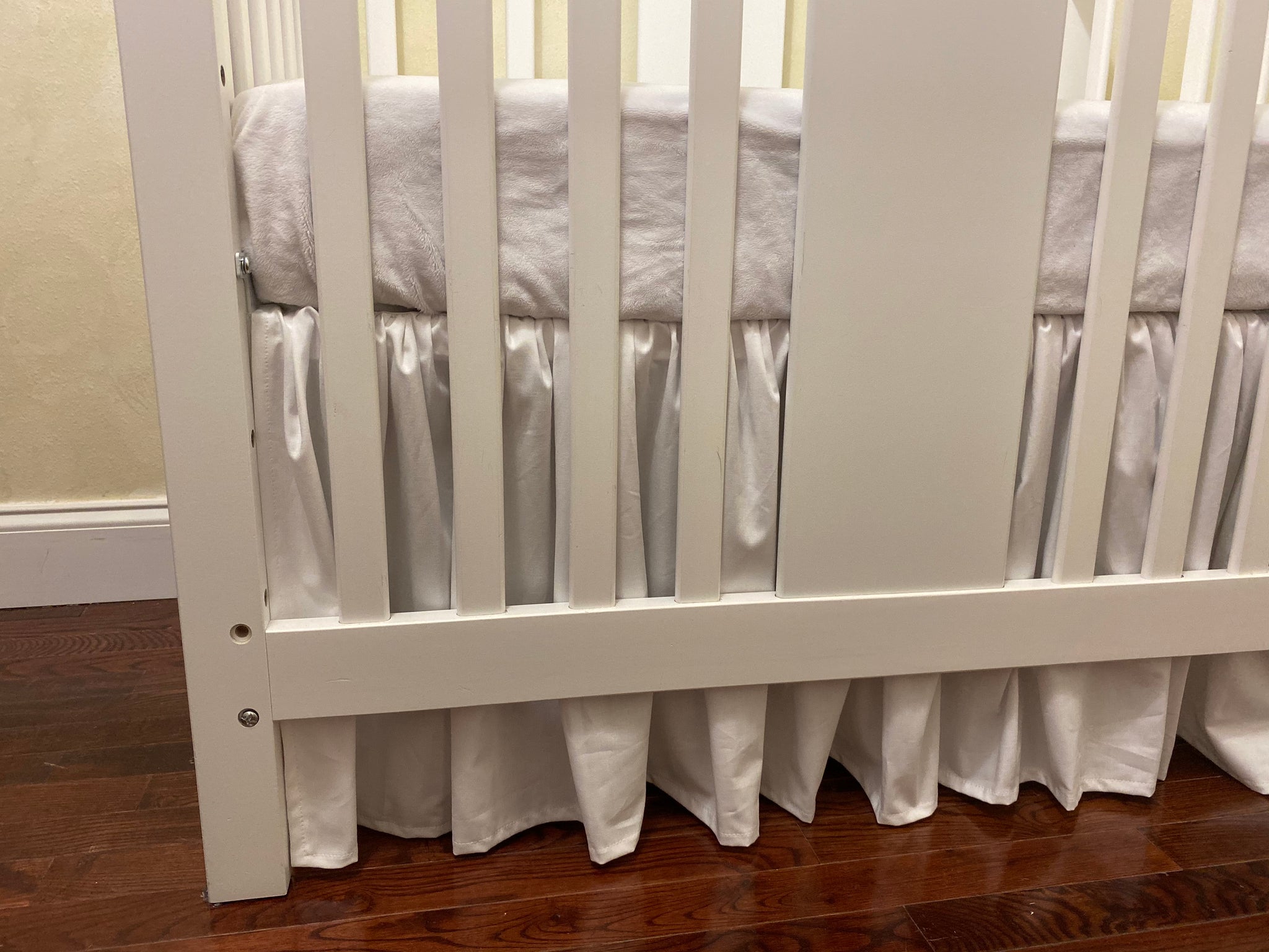 white mini crib skirt