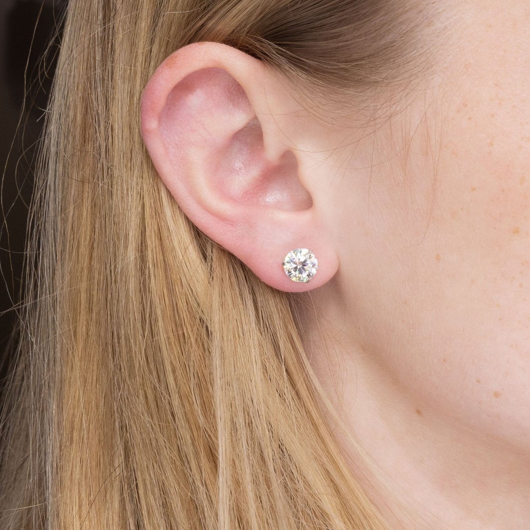 Single Piercing Stud Bar Round 7 MM