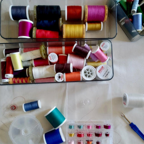 Une gamme de fils de coton colorés