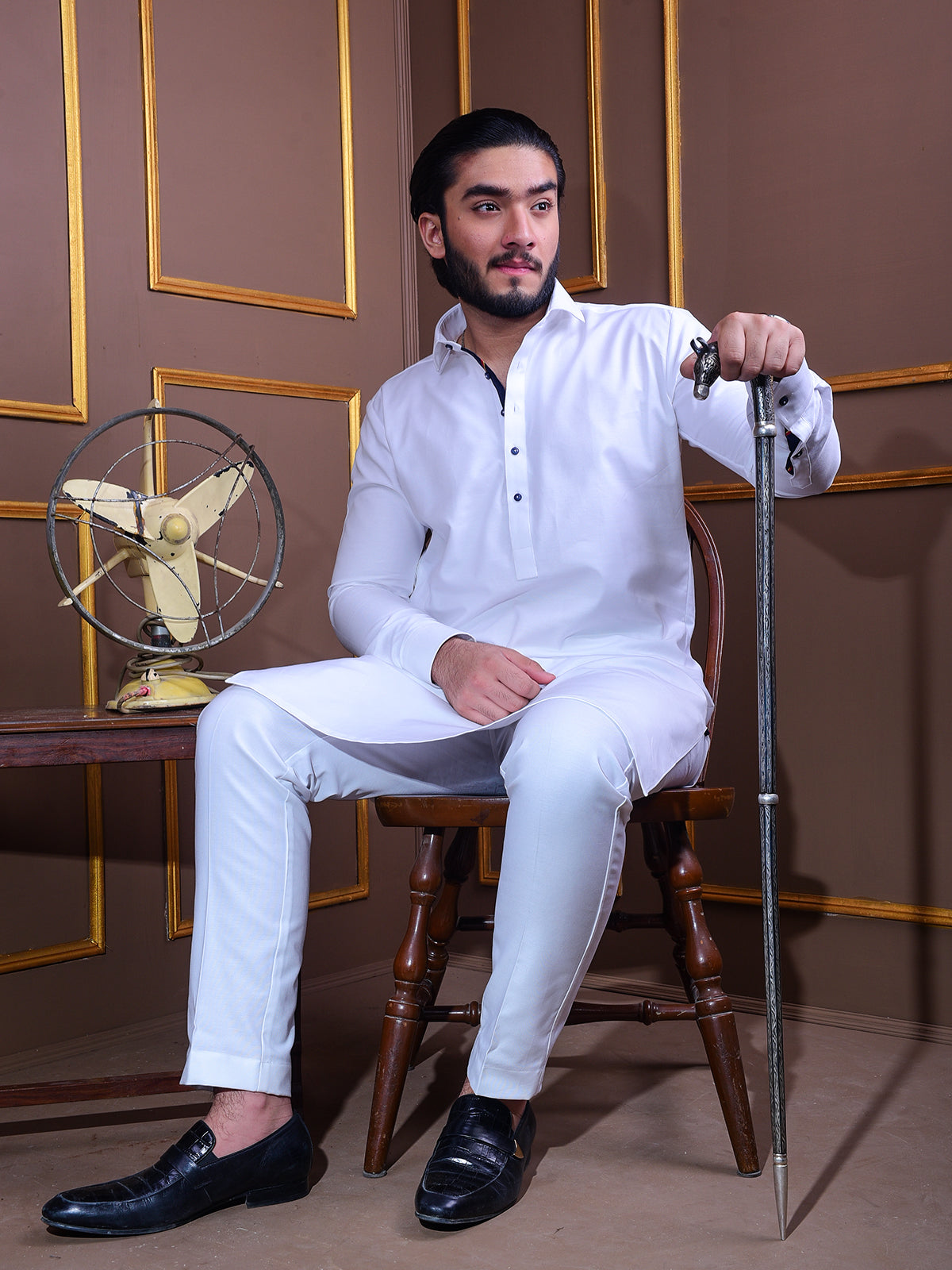 formal shoes on kurta pajama