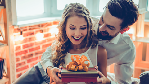 Los aniversarios de boda, una tradición de regalos. – Guvier