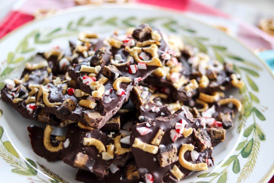 chocolate peppermint pretzel bark