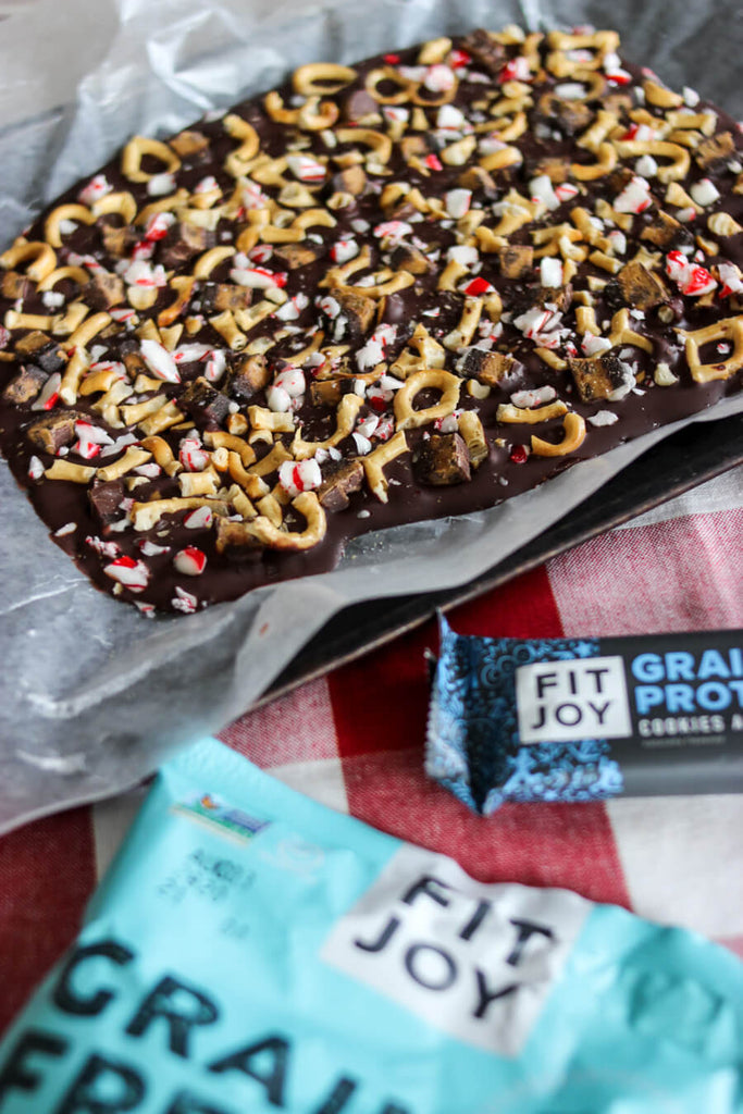 chocolate peppermint pretzel bark 