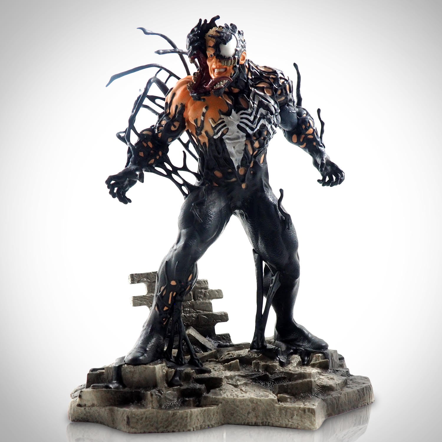 venom diamond select statue