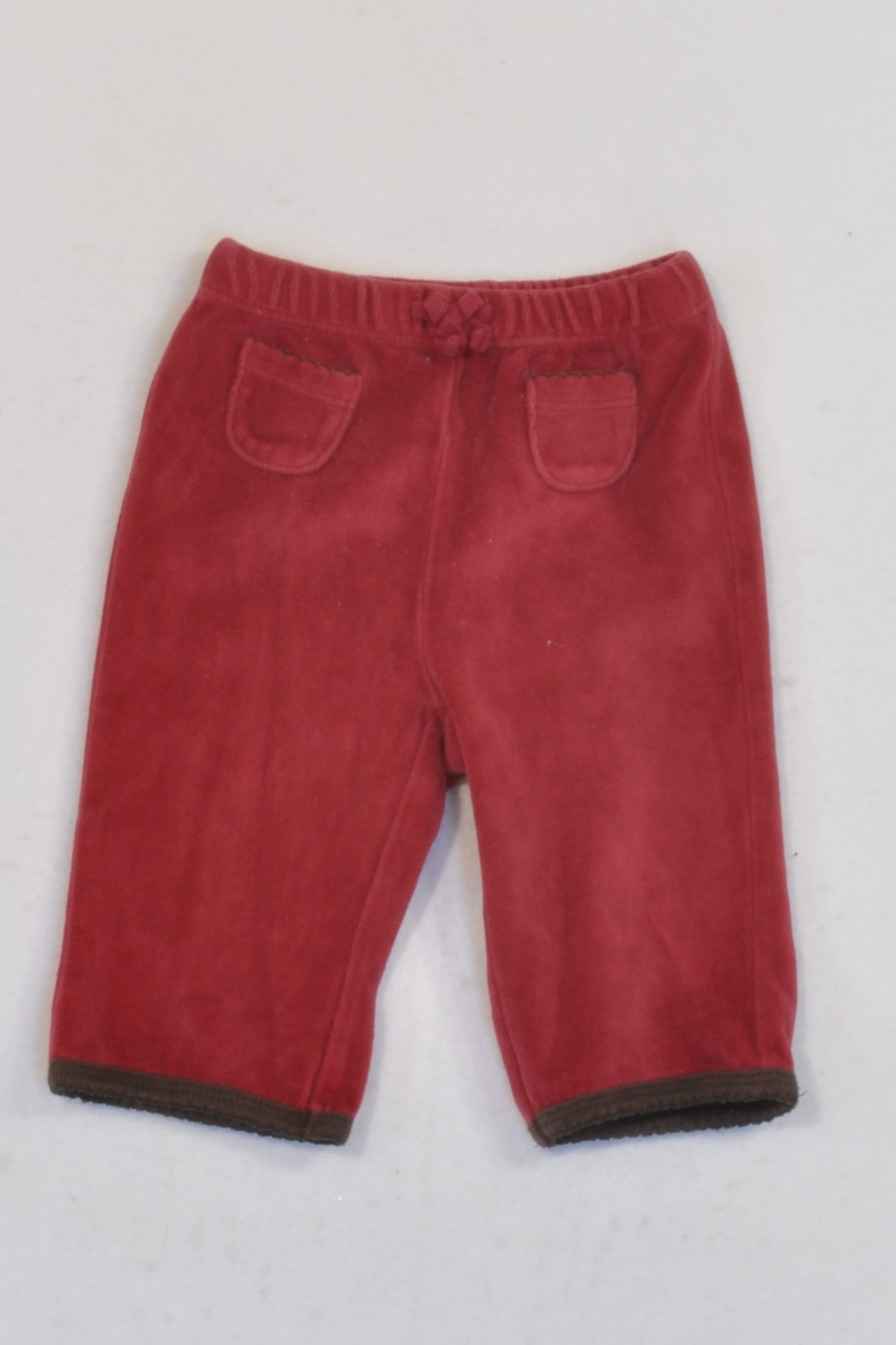 gap red shorts