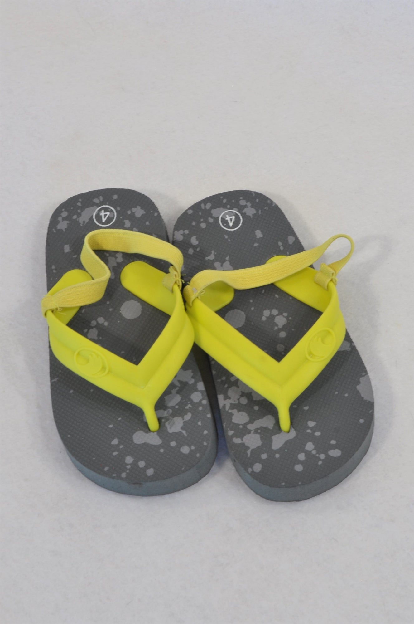 boys flip flops size 4