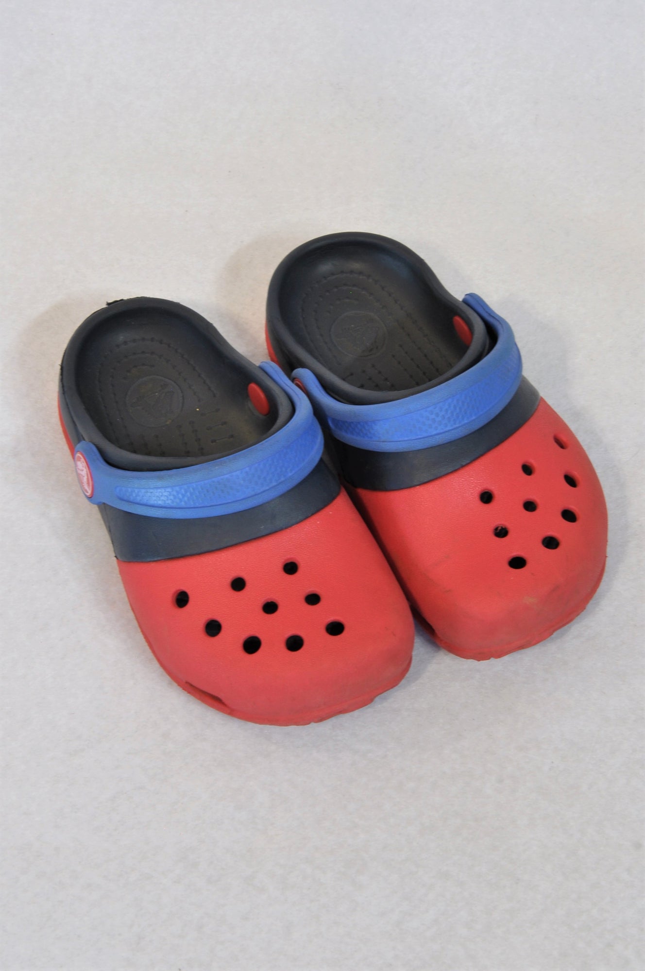 size 8 in crocs