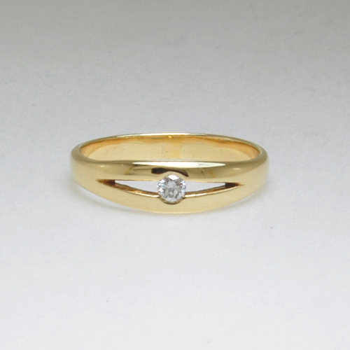 Wedding band split to incorporate a diamond