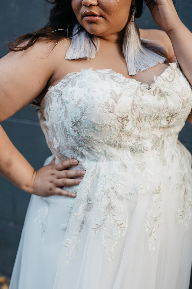 Top 25 Wedding Dresses for Chubby Arms - The Wedding Scoop