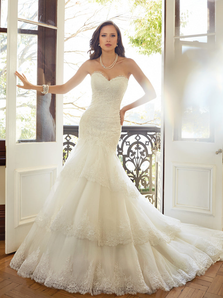 scalloped neckline wedding dress