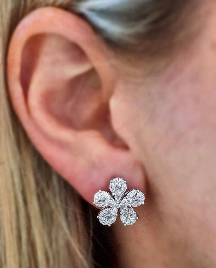 18k White Gold Diamond Flower Studs