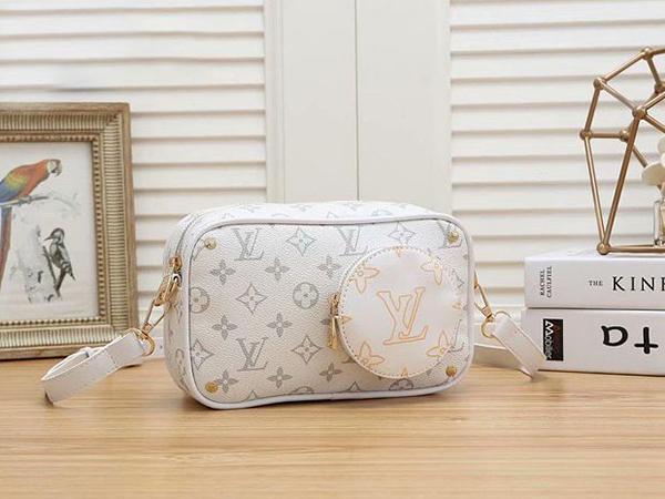 Louis Vuitton LV Versatile One-shoulder Messenger Fashion Cosmetic Bag