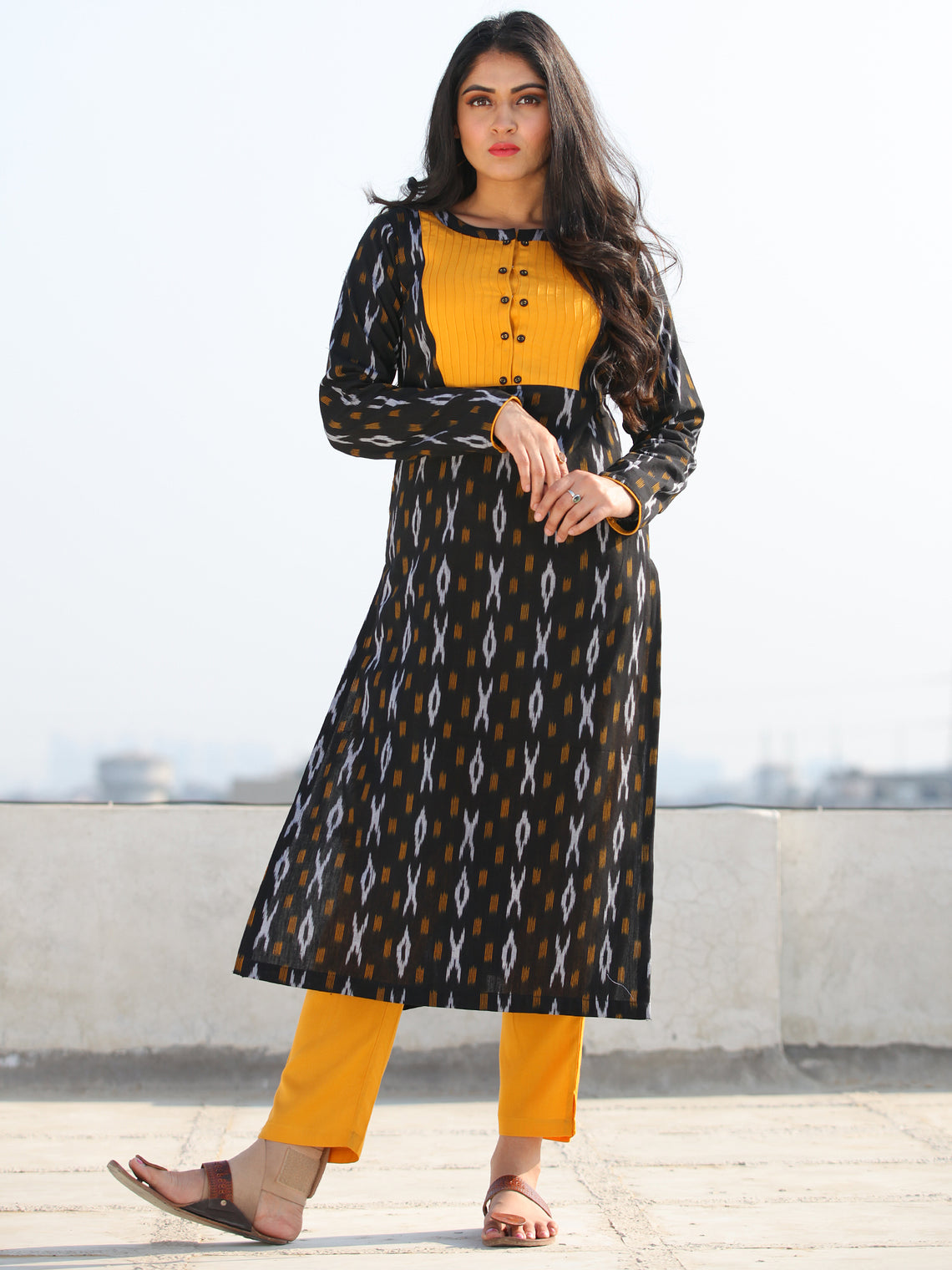 Tagai Aayna- Set of Ikat Kurta & Pants - KS43B813 – InduBindu