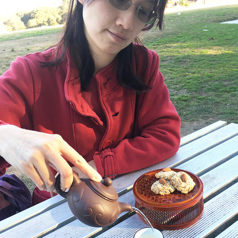 Pouring tea from zisha in the park