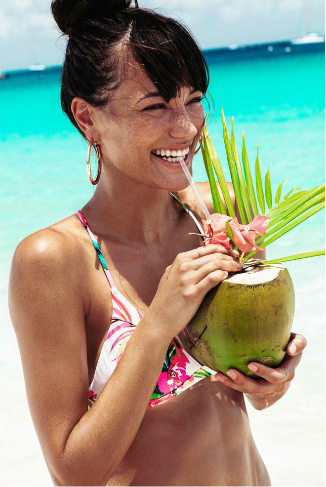 Woman-wearing-bikini-drinking-coconut