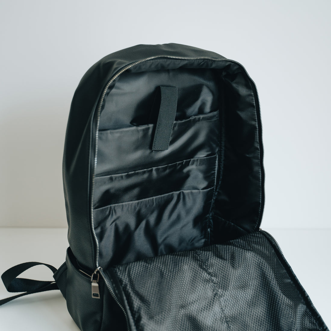 ULX Minimal Leather Backpack - Black