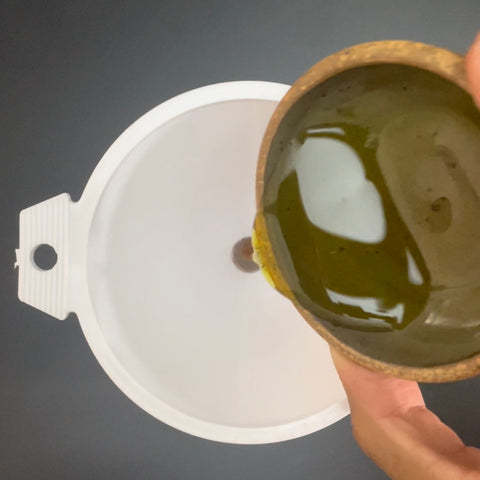 Funnel dressing oil vinaigrette