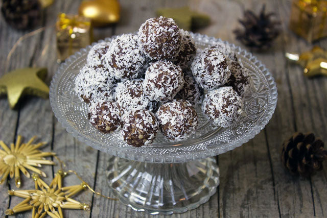 So machen Sie Ihre Rum-Pekannussbällchen zu Weihnachten zu etwas ganz Besonderem