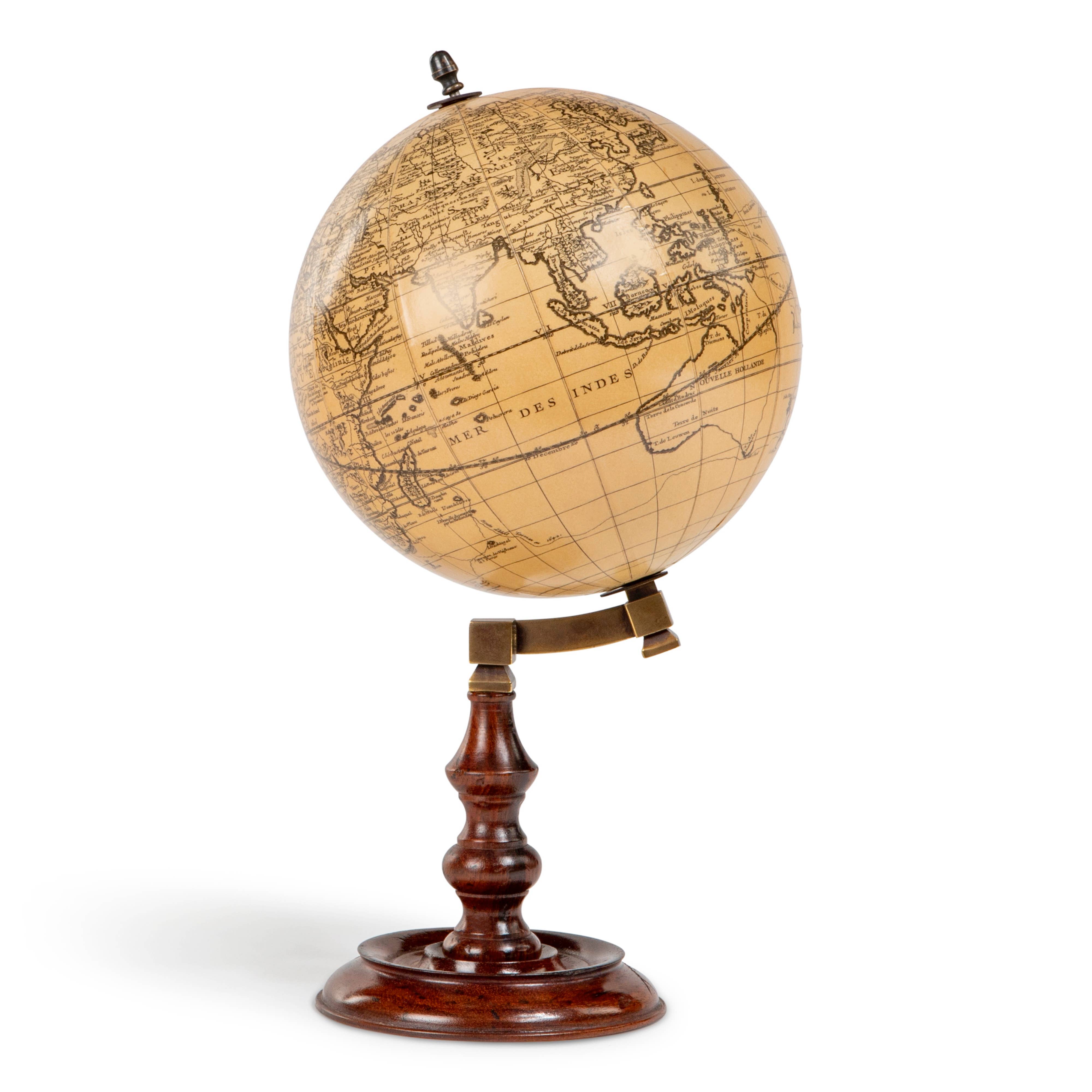 Authentic Models - Trianon Globe