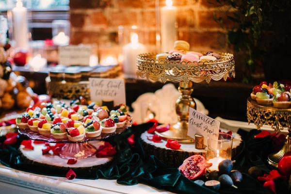 velvet table runner wedding ideas