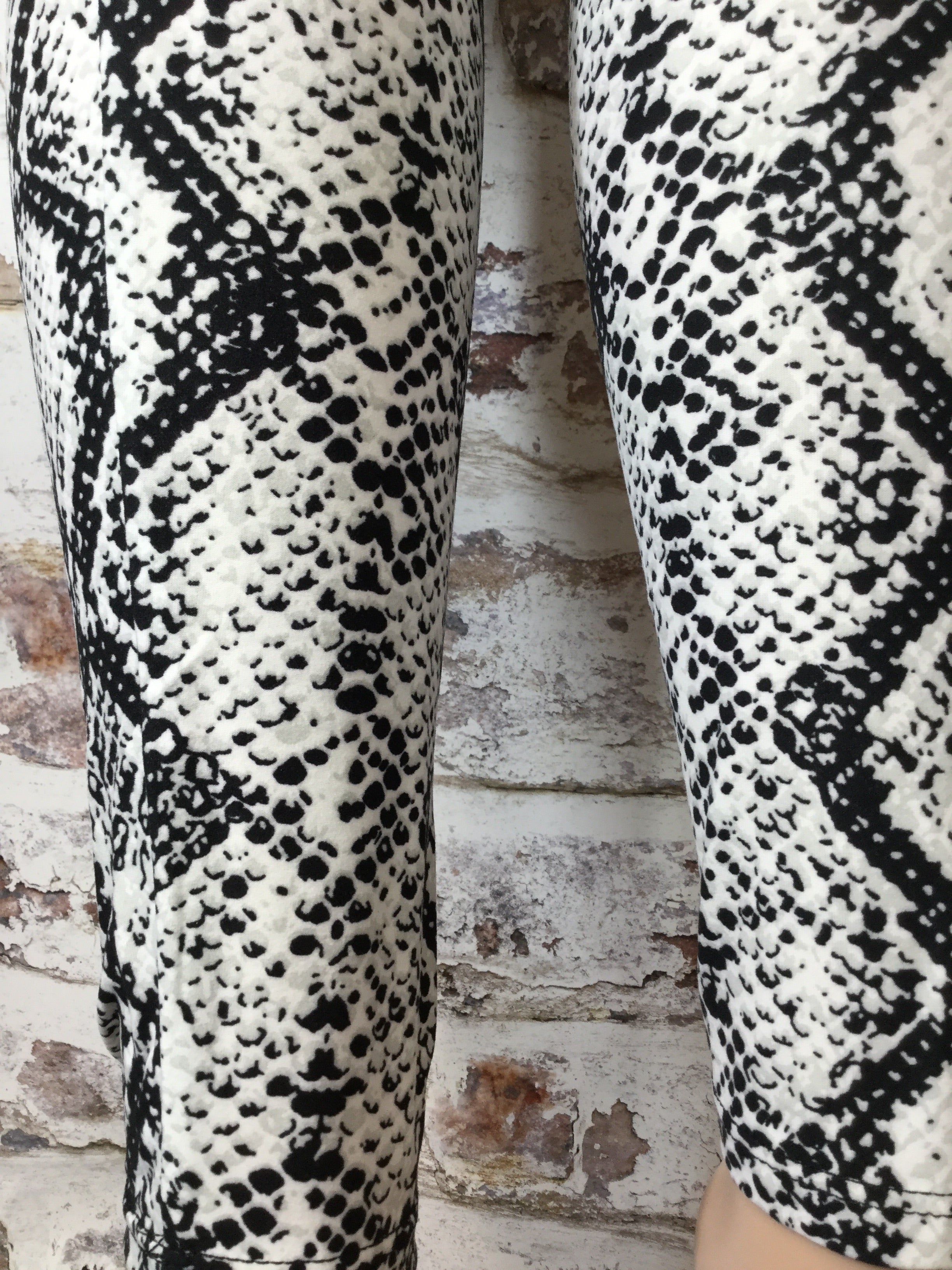 7 FOR ALL MANKIND Faux Leather Snakeskin Print Leggings In Black/ Gray Size  S | eBay