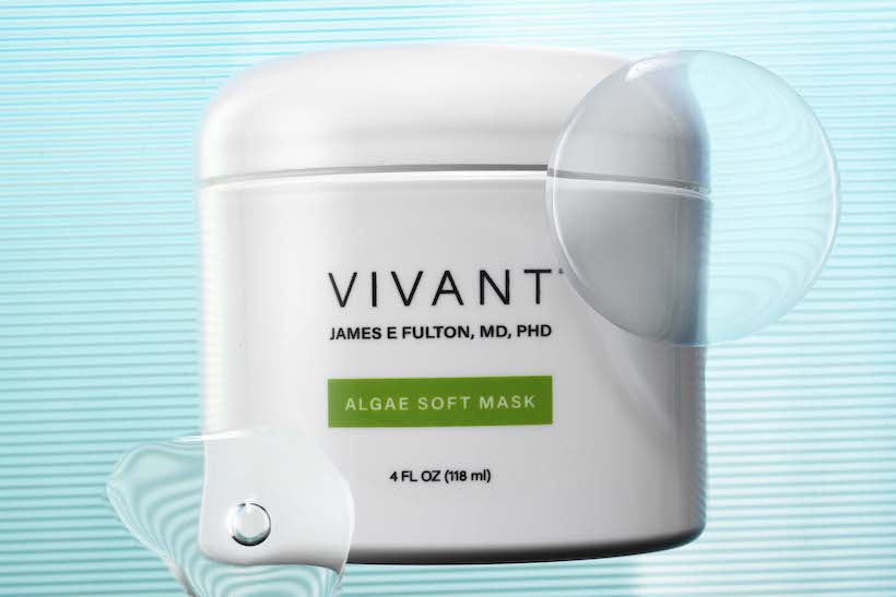 Vivant's Algae Mask on light blue background and two water-like bubbles