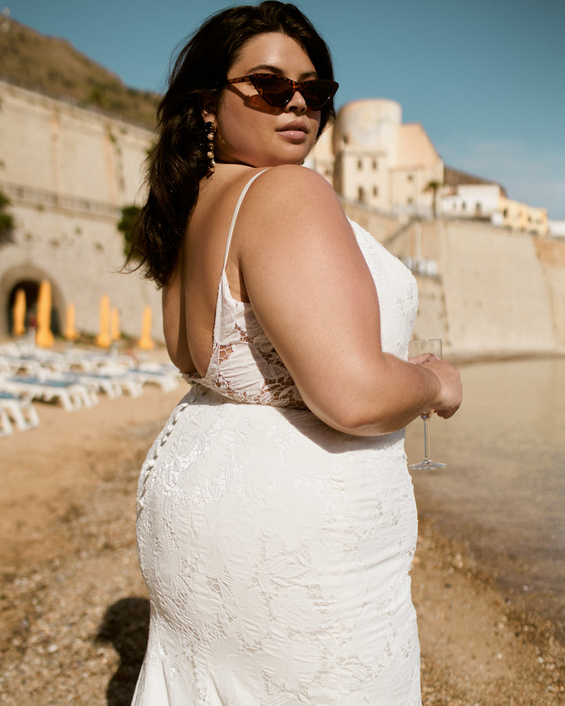 curvy wedding dresses extended sizes