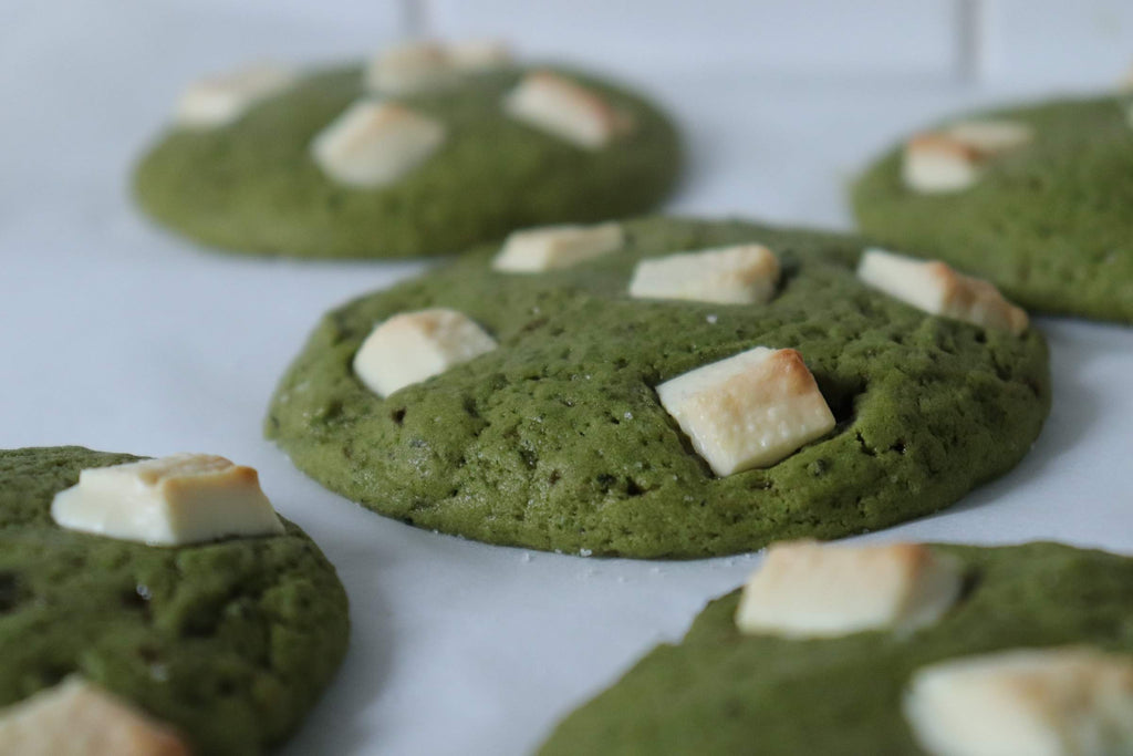 Les cookies sont cuits et légèrement dorés