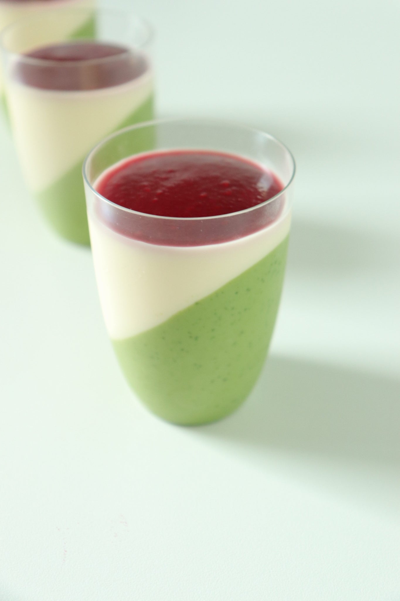 Panna cotta au thé matcha premium bio et chocolat blanc