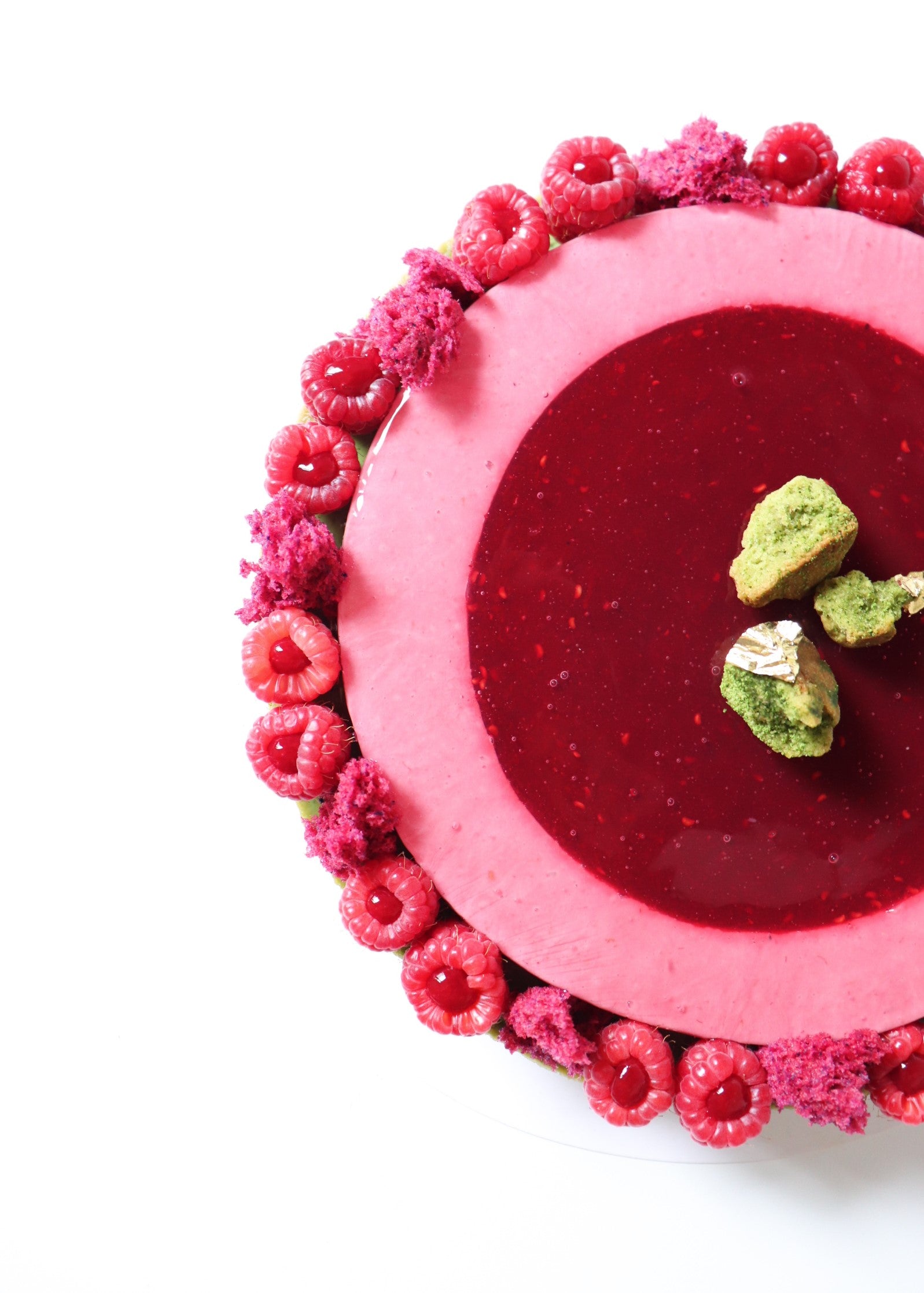 Vue du dessus tarte entremets matcha framboise bio