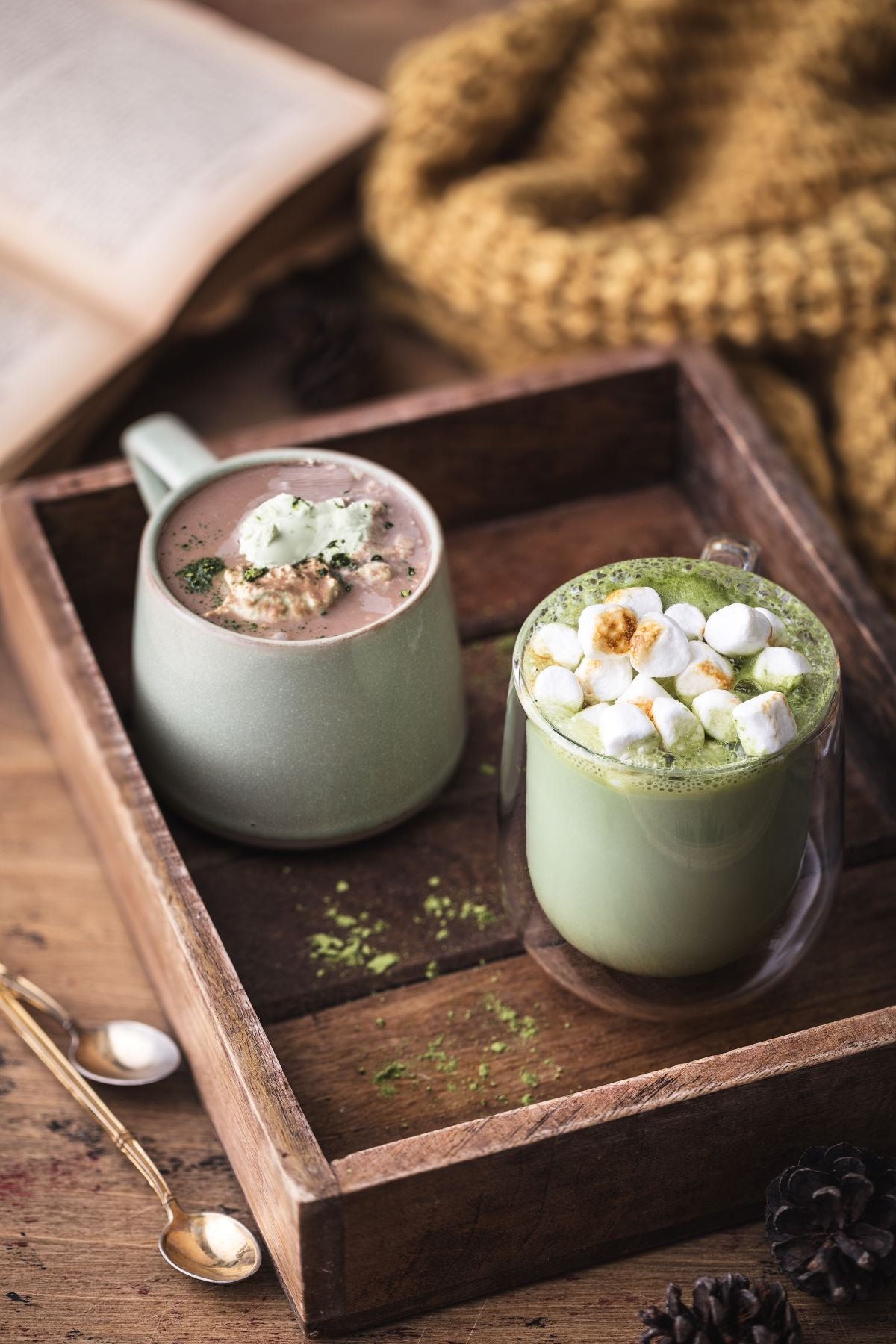 matcha latte chocolat chaud chantilly et marshmallows