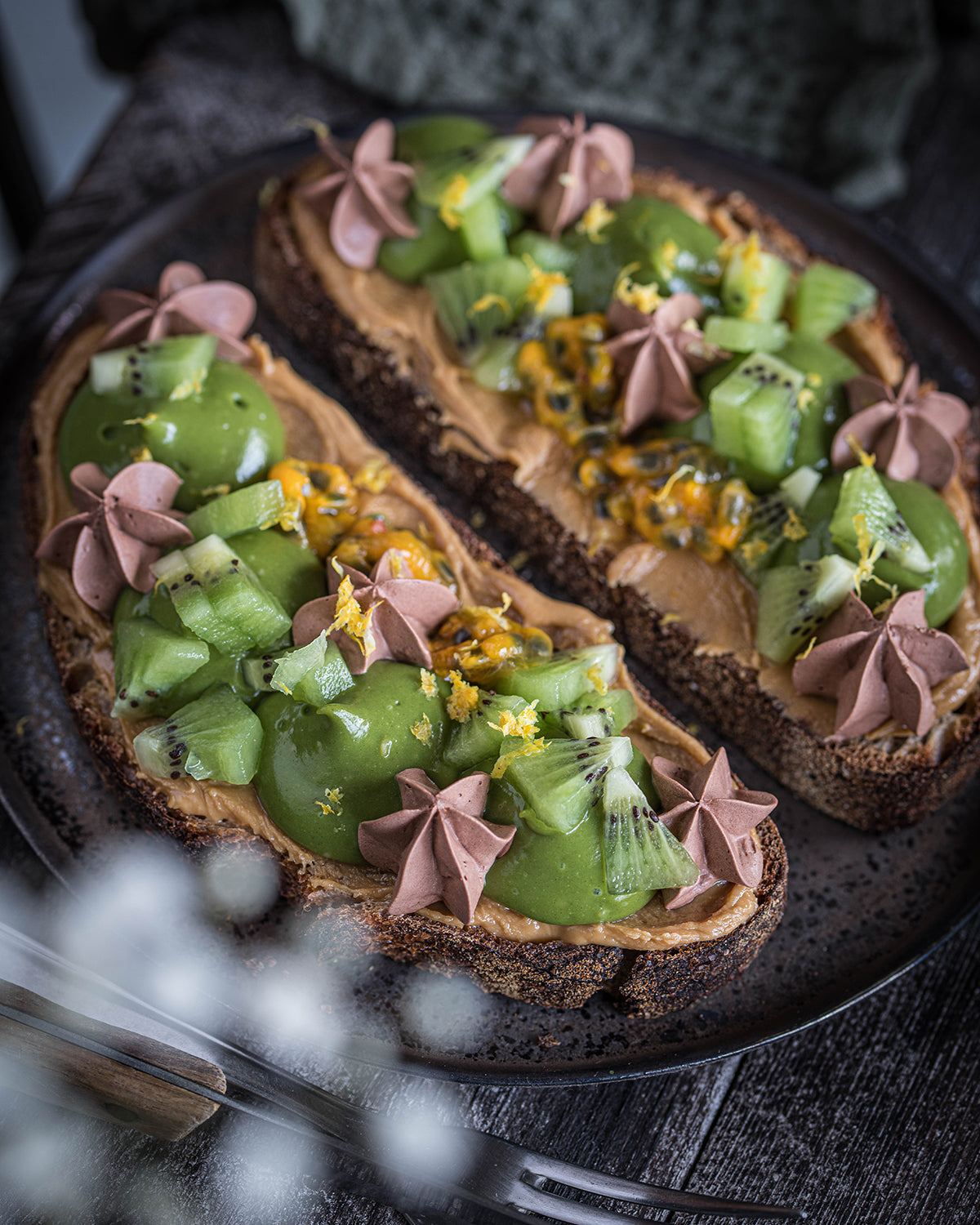 tartine garnie au thé matcha