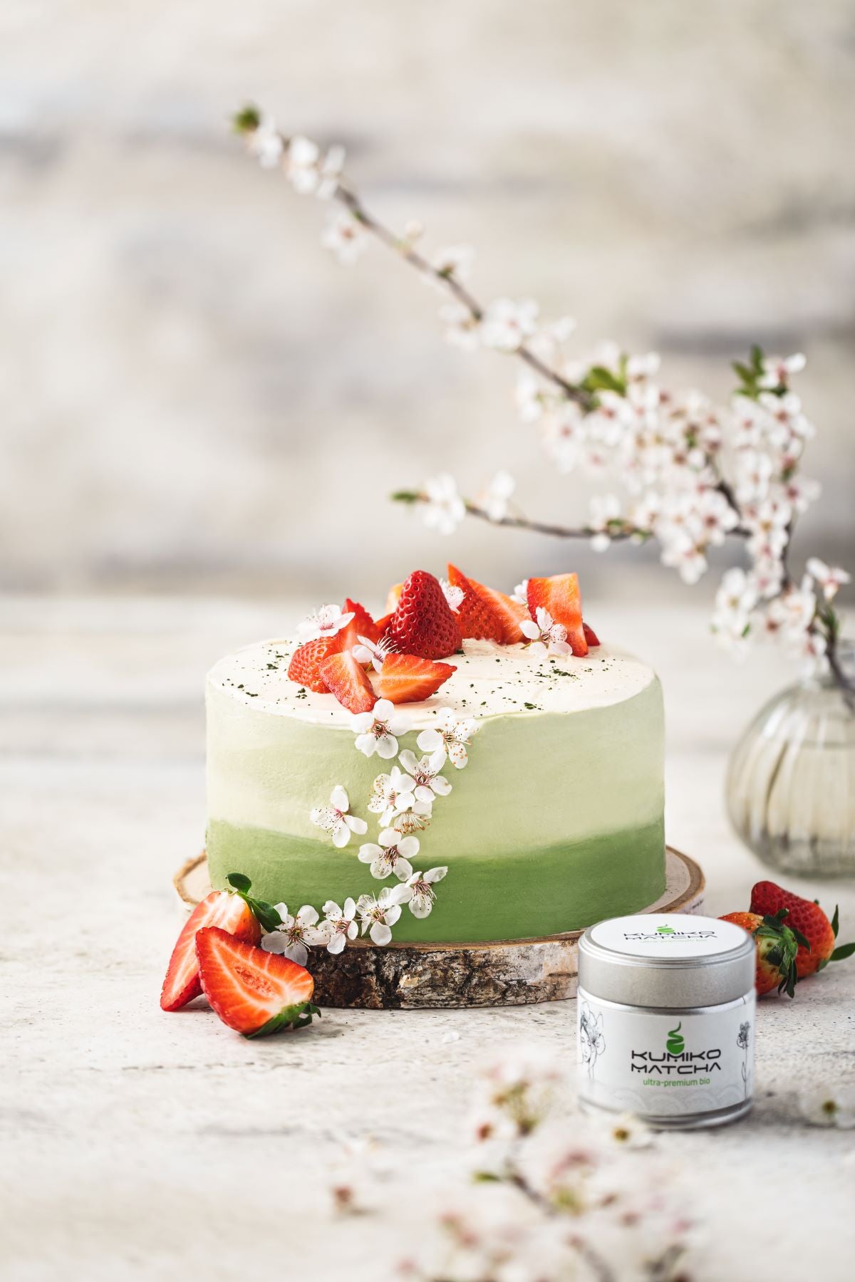layer cake vegan aux fraises et thé matcha ultra-premium bio