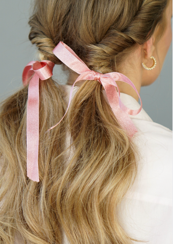 How To Wear A Hair Bow - Feminine Styling | Poor Little It Girl